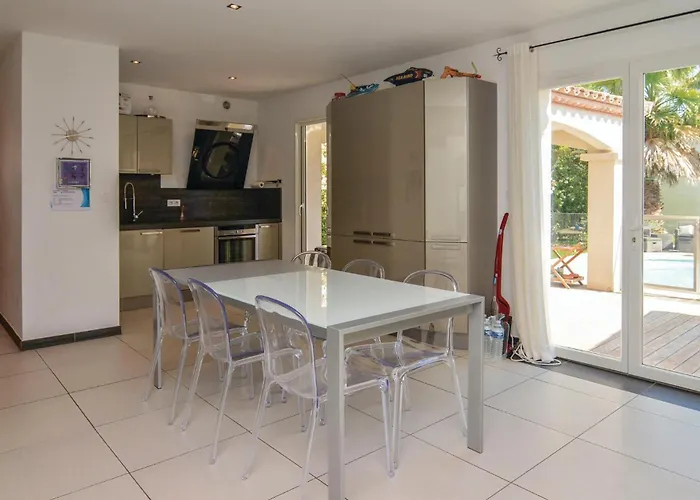 Casa de Férias Cozy In With Kitchen Aigues-Mortes